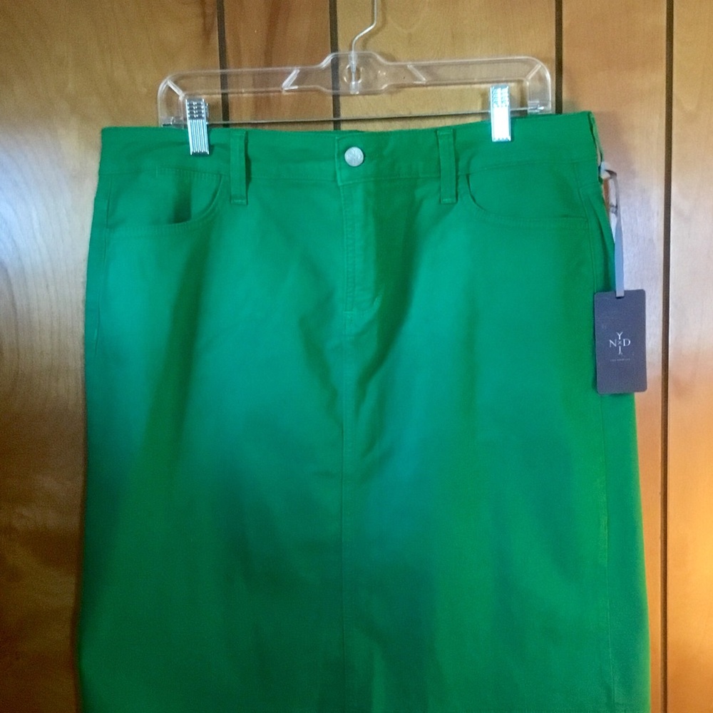 New with Tags NYDJ Skirt Kelly Green